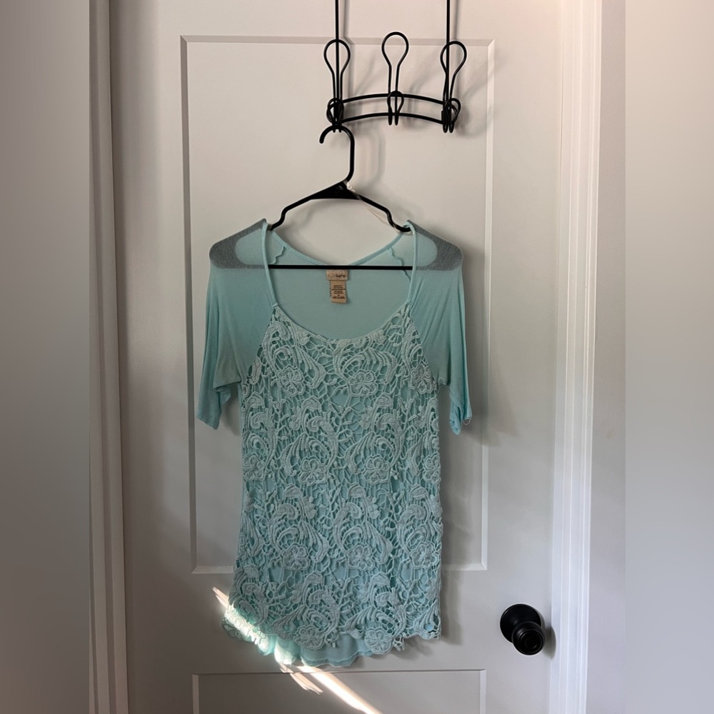 Buckle DayTrip woman’s top. Size small.